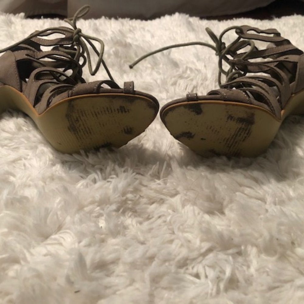 Heels - Picture 5 of 7